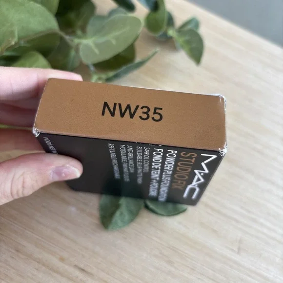NW35 MAC Studio Fix Powder Plus Foundation Full Size 15g, Original Formula, NIB - Picture 2 of 2